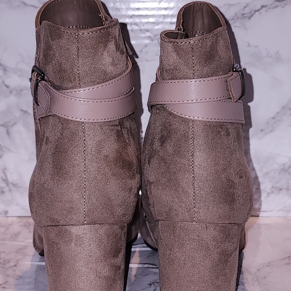 Aubrey Lynn Tan Suede Bootie Sz 10W - Picture 2 of 5